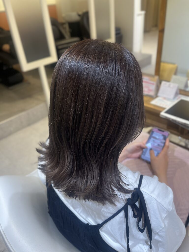 透明感ブラウンで自然なツヤ髪に
