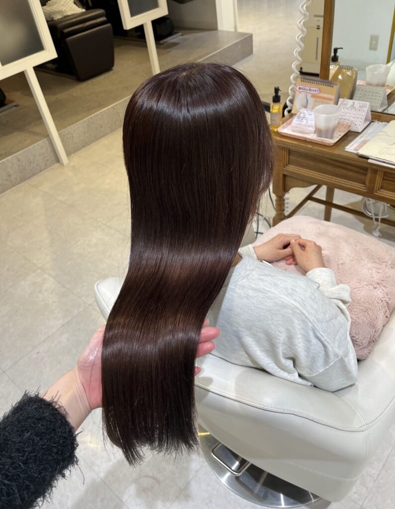 大人ブラウンでツヤと抜け感ヘア♪