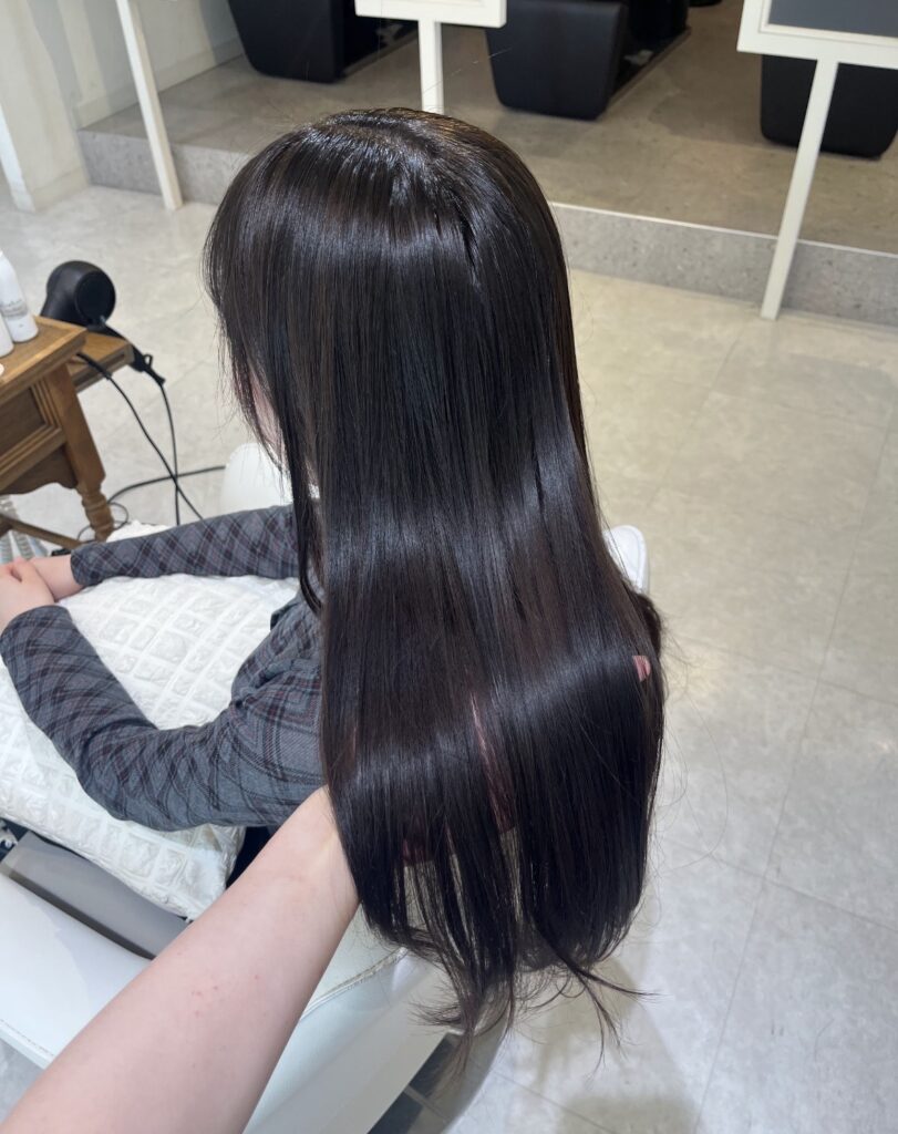 透け感グレージュで大人垢抜け