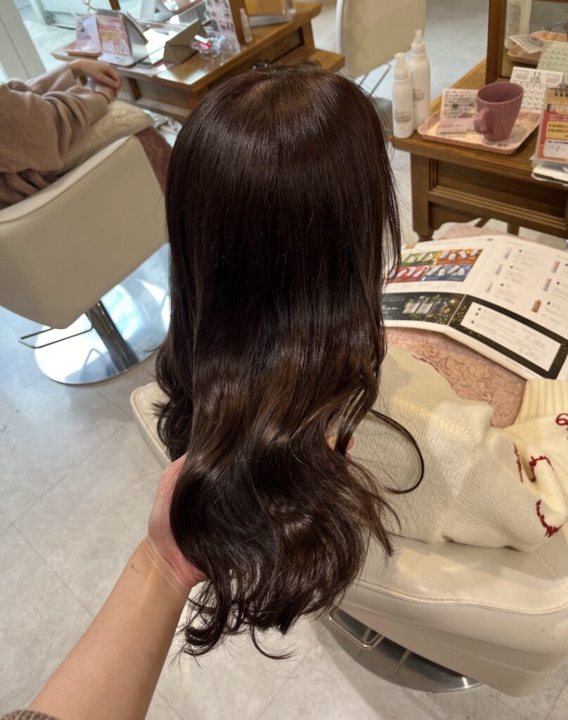 透けブラウンでやわらかツヤ髪に