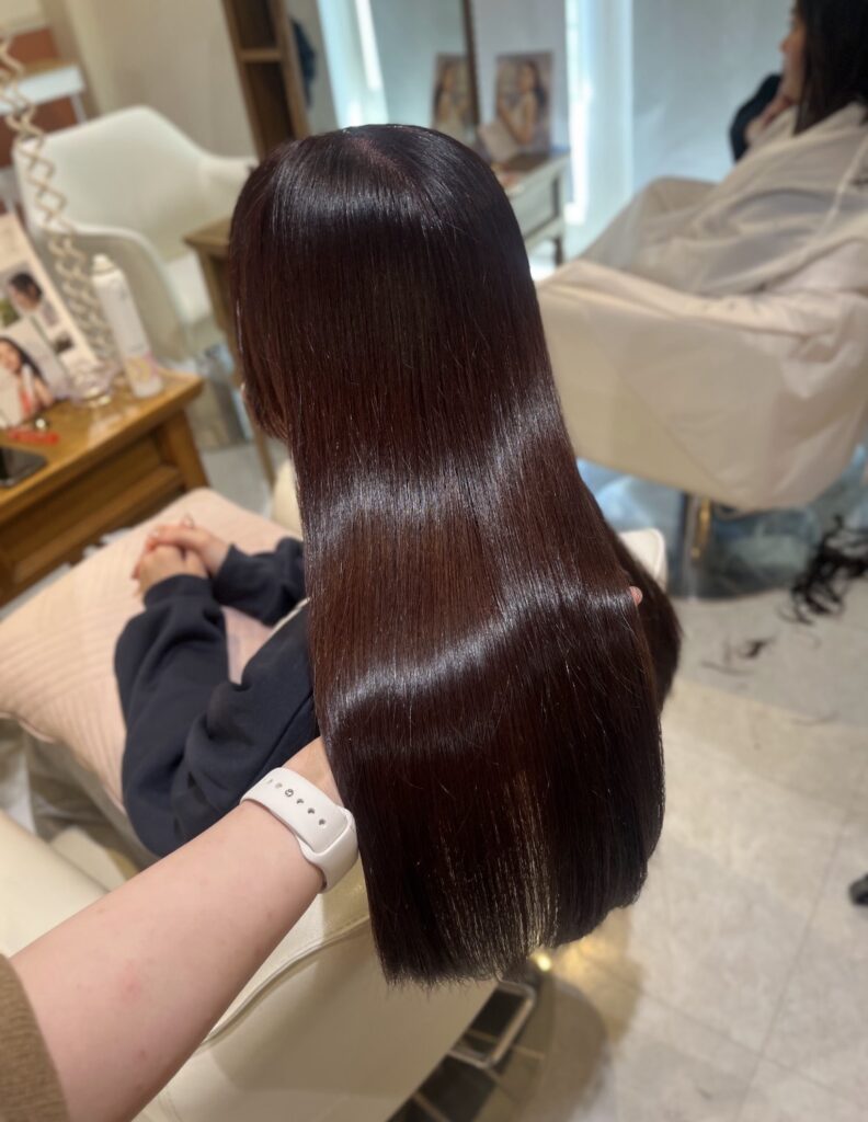 やわらかブラウンで大人ツヤ髪に