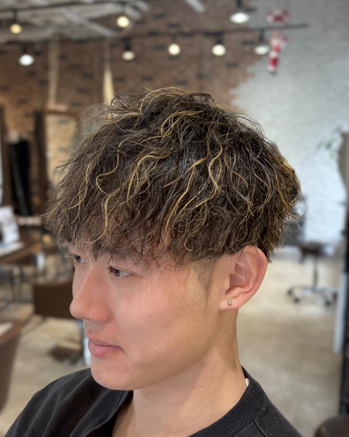 ツイストパーマ×メッシュで遊ぶ髪