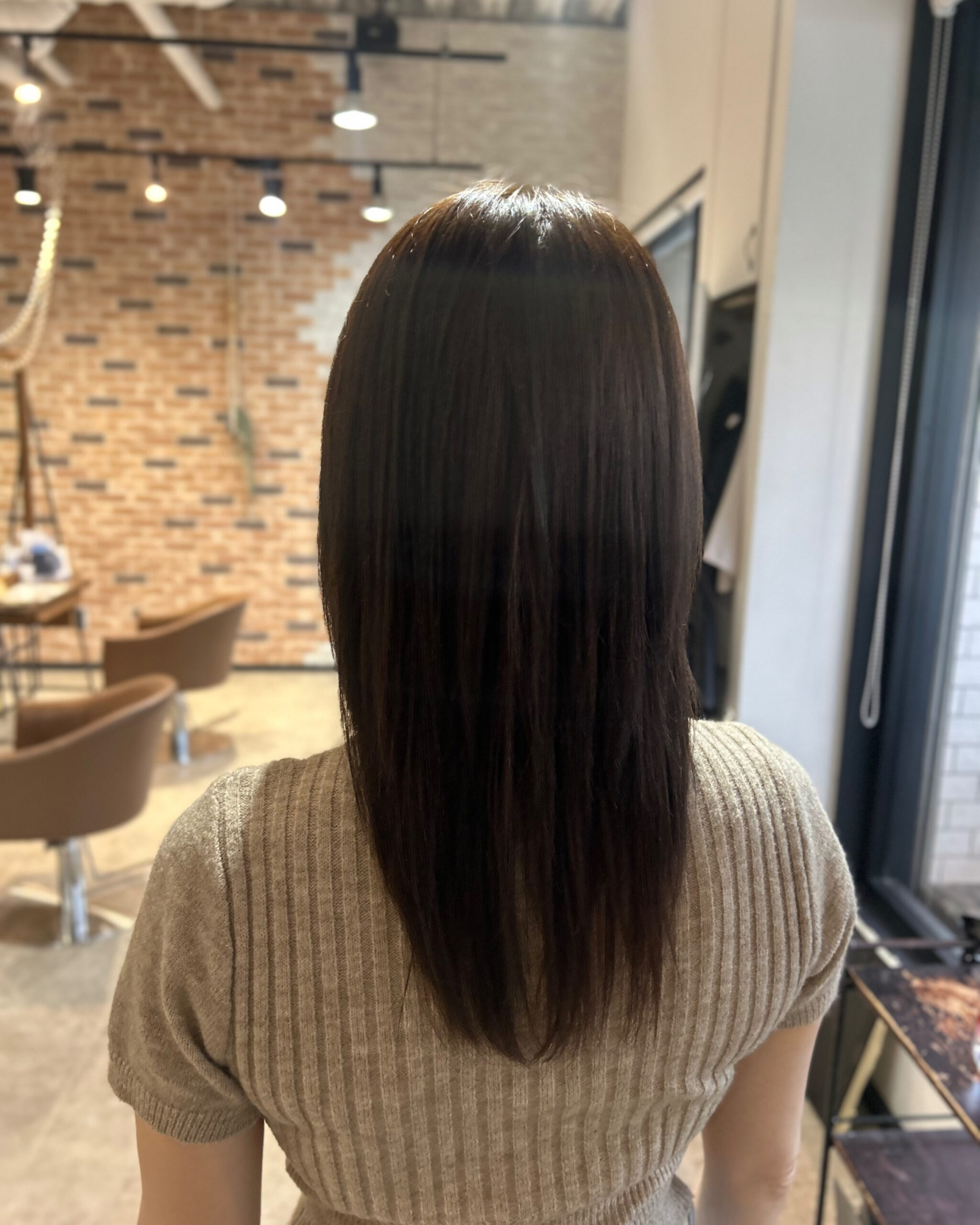オリーブカラーで柔らかツヤ髪へ