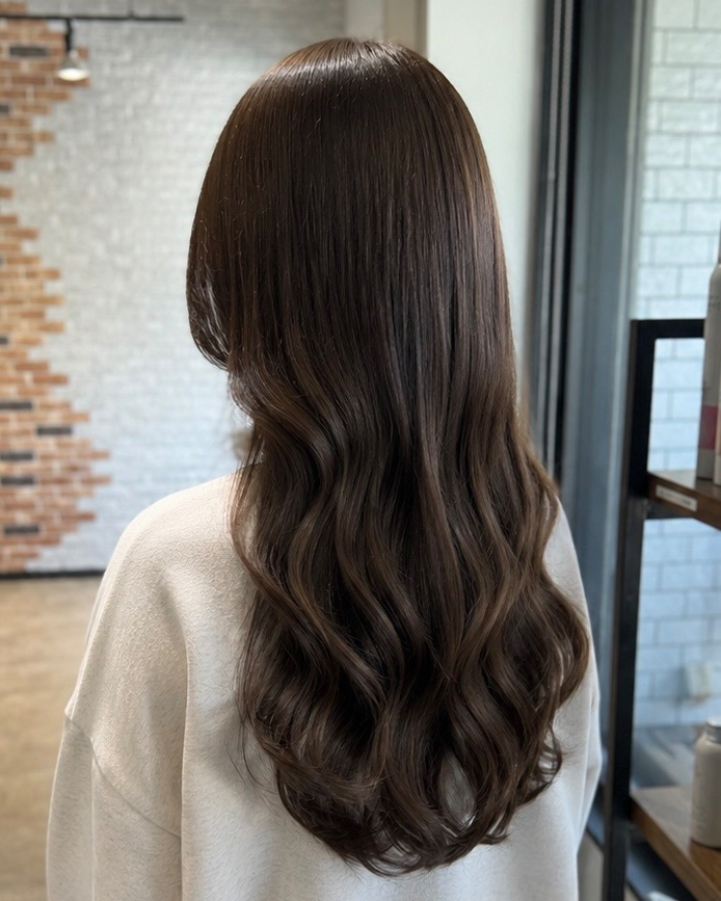 オリーブカラーでつやっと垢抜け