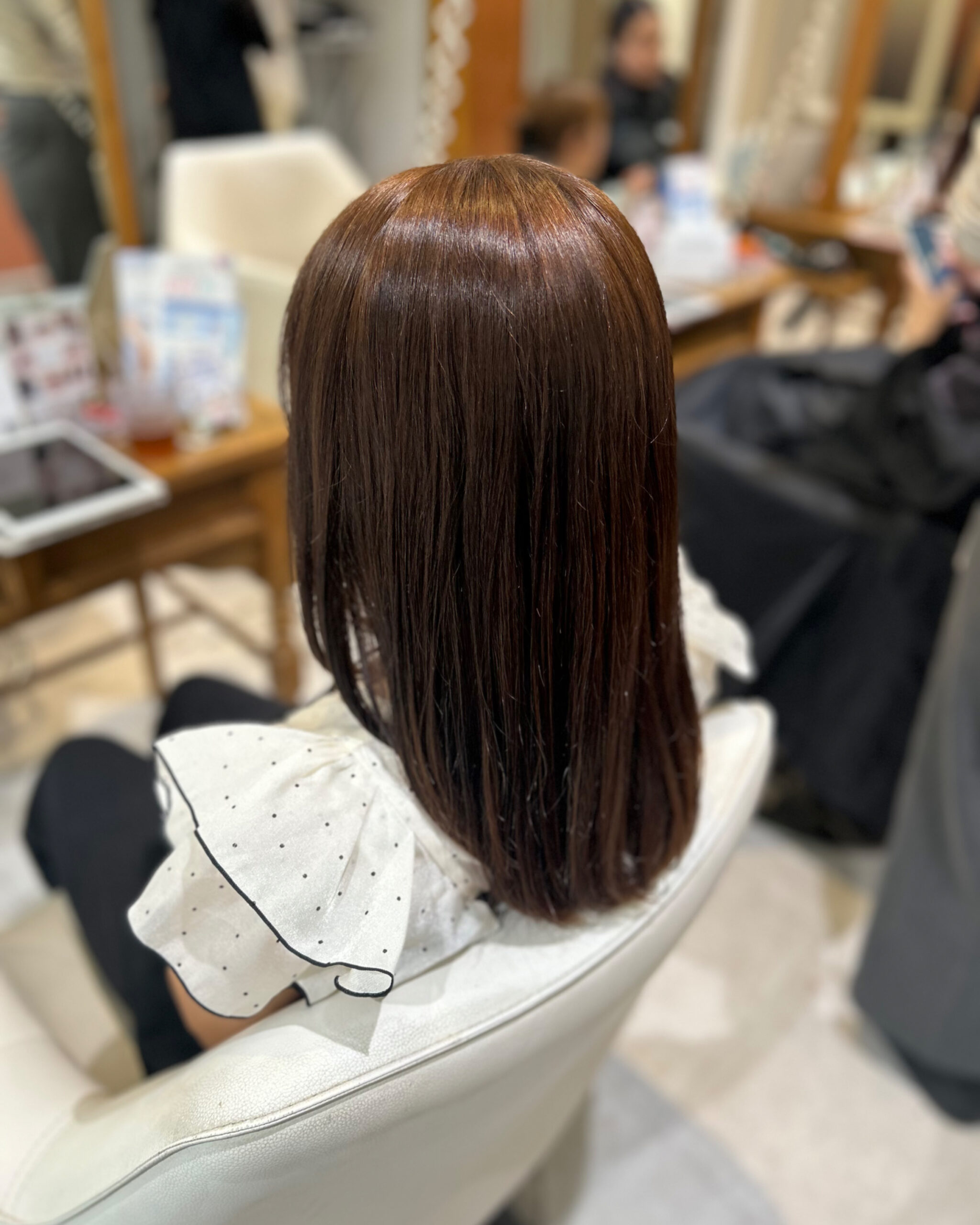 柔らかベージュでつくる大人ニュアンス
